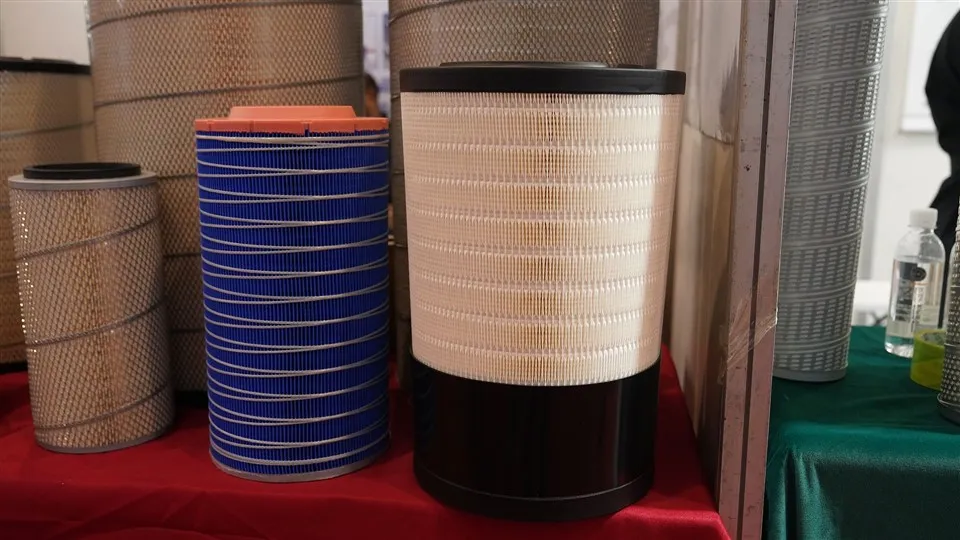 Heavy Duty Truck Air Filter Metal Spare Parts Machinery Equipment P 628203 11 K 9-21320 11 K9-21310 Ny brukt tilpasset